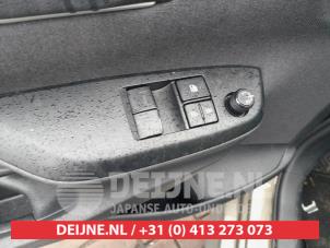 Toyota Yaris Combischakelaar ramen O718375 foto 3