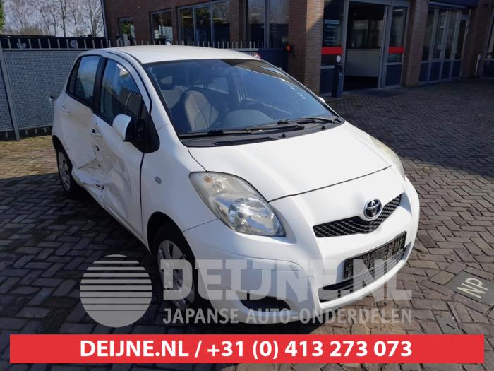 Toyota Yaris Headlight, right O718545