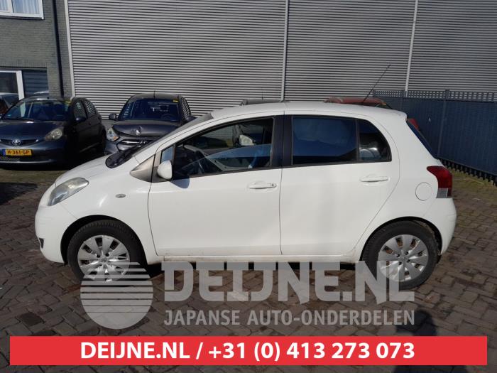Toyota Yaris Door 4-door, front left O718552