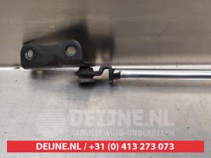 Toyota Previa Gasdemper links-achter O294368 foto 2
