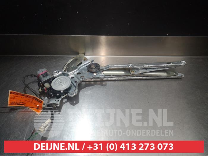 Toyota Previa Ruitmechaniek 4Deurs rechts-achter O291701