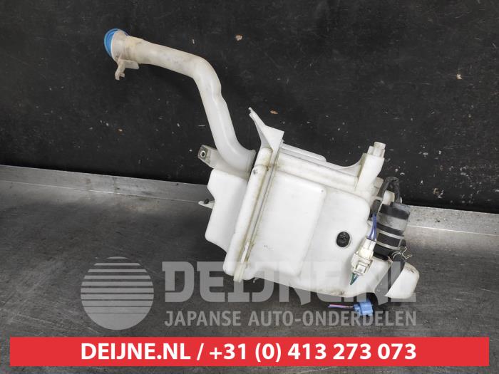 Suzuki Kizashi Front windscreen washer reservoir O718882