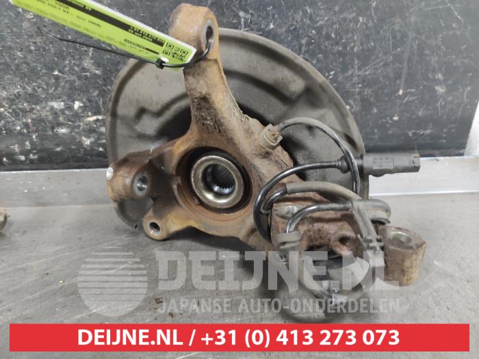 Mitsubishi Colt Achsschenkel links vorne O719050