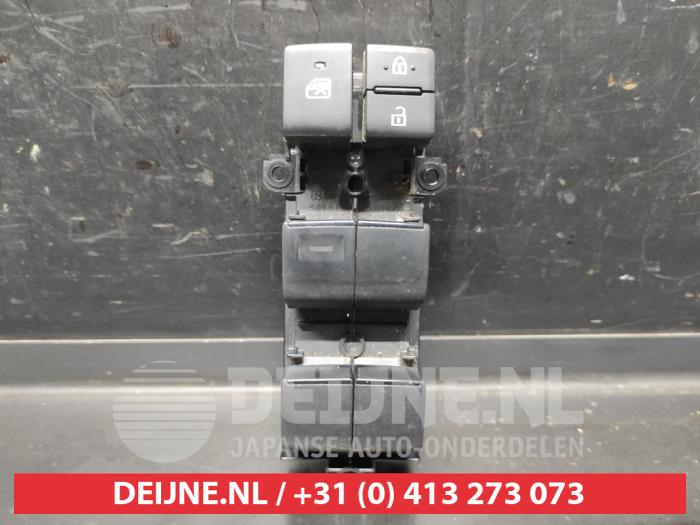 Toyota Yaris Cross Multi-functional window switch O719178