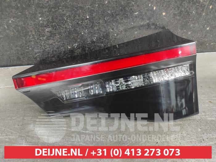 Toyota Yaris Cross Tailgate reflector, right O719195