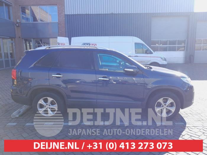 Kia Sorento Front door 4-door, right O719308