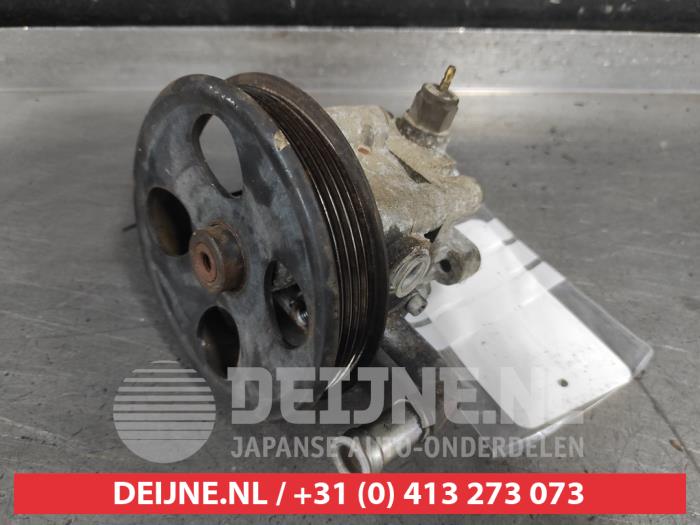 Gebruikte Servopomp Suzuki Grand Vitara II (JT) 2.0 16V Prijs € 50,00 Margeregeling aangeboden door V.Deijne Jap.Auto-onderdelen BV
