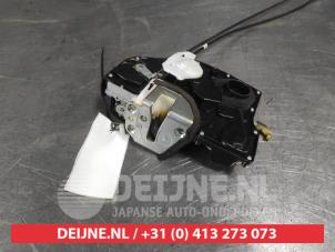 Suzuki Swift Front door lock mechanism 4-door, right O719361 photo 2