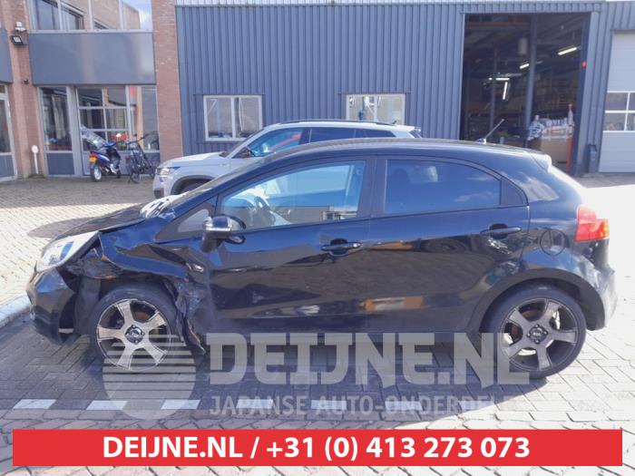 Kia Rio Türscheibe 4-türig links hinten O719559