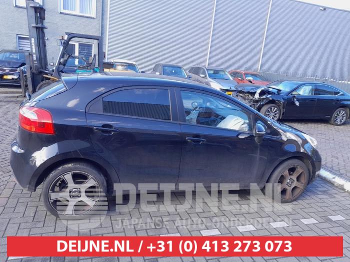 Kia Rio Türscheibe 4-türig rechts hinten O719571