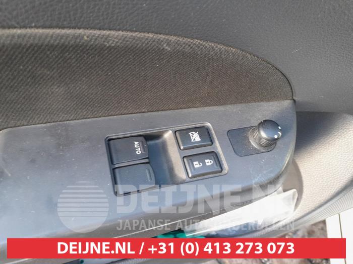 Suzuki Swift Kombischalter Fenster O719829
