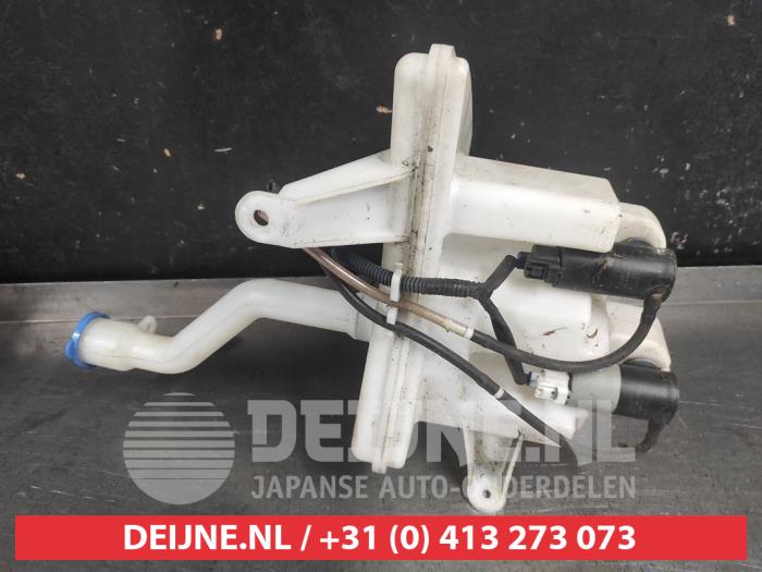 Toyota Auris Ruitensproeiertank voor O720156