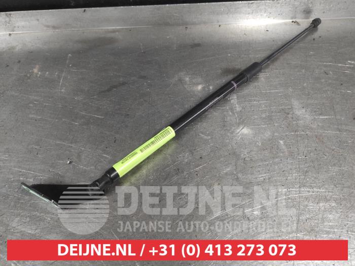 Toyota Yaris Cross Gasdemper links-achter O720393