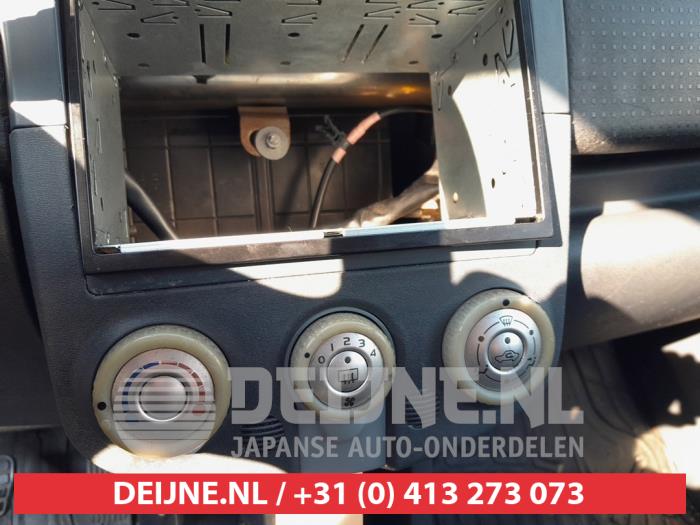 Mitsubishi Colt Kachel Bedieningspaneel O720471