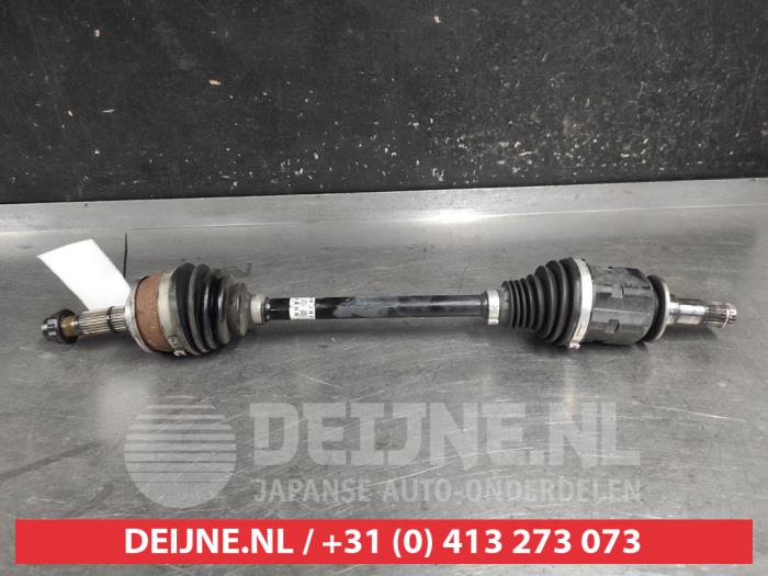 Toyota Yaris Cross Front drive shaft, left O720769