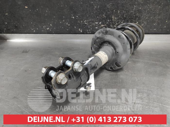 Toyota Yaris Cross Stoßdämpferstrebe links vorne O720777