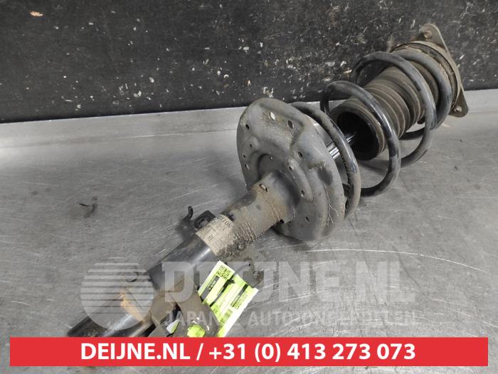 Nissan Qashqai Stoßdämpferstrebe rechts vorne O720907