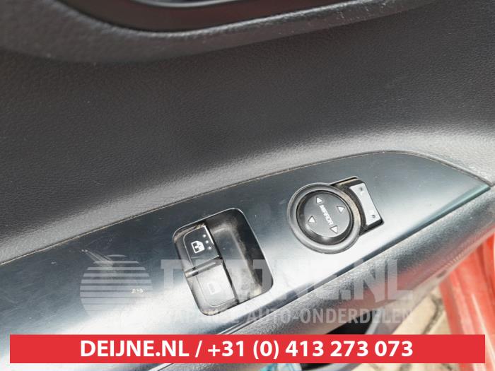 Kia Rio Multi-functional window switch O721008