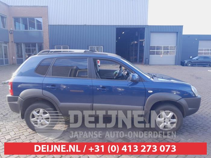 Hyundai Tucson Rear door window 4-door door, rear right O721650