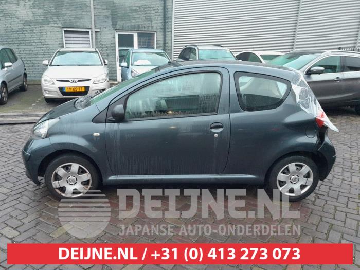 Toyota Aygo Türscheibe 2-türig links O722300