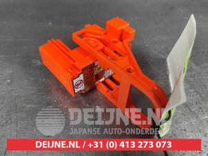 Toyota Auris Hybrid service plug O722574 photo 2