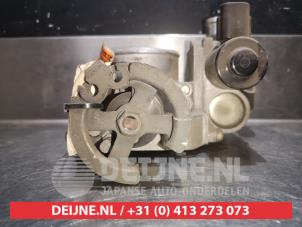 Mazda 323F Gasklephuis O356086 foto 3