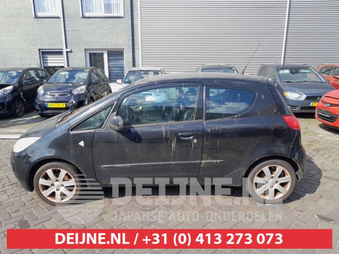 Mitsubishi Colt Tür 2-türig links O722785