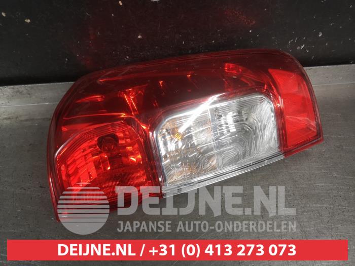 Nissan Navara Rücklicht rechts O722873