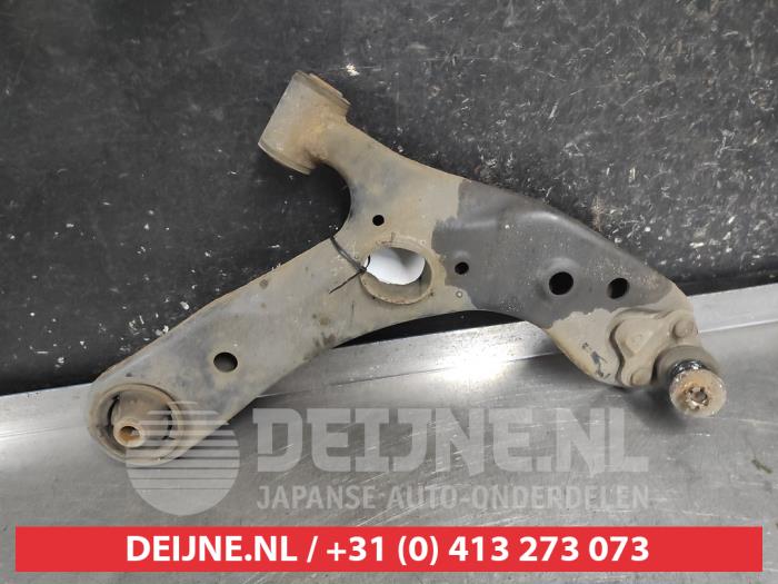 Lexus CT 200h Front lower wishbone, right O722944