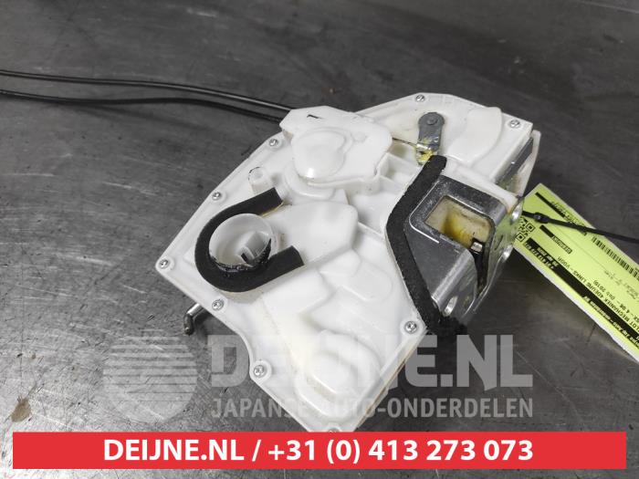Suzuki SX-4 Deurslot Mechaniek 4Deurs links-voor O723280