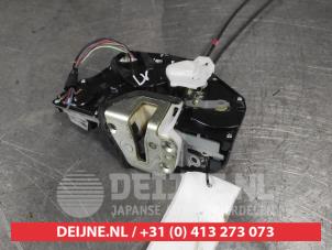 Suzuki Swift Door lock mechanism 4-door, front left O723320 photo 2