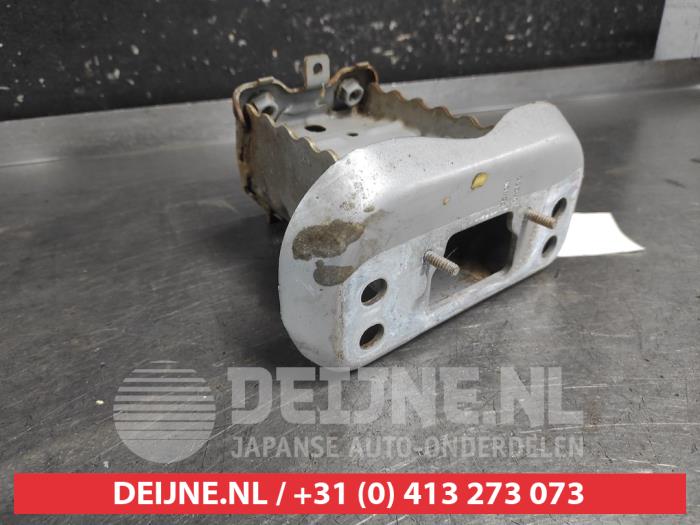 Toyota Yaris Front bumper bracket, right O723353