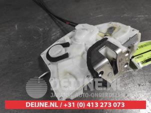 Suzuki Swift Türschlossmechanik 4-türig links vorne O723474 foto 2