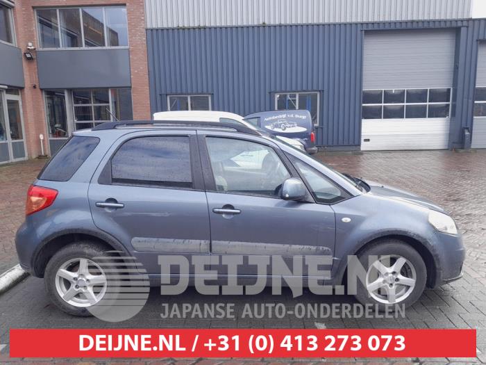 Suzuki SX-4 Portier 4Deurs rechts-achter O723460