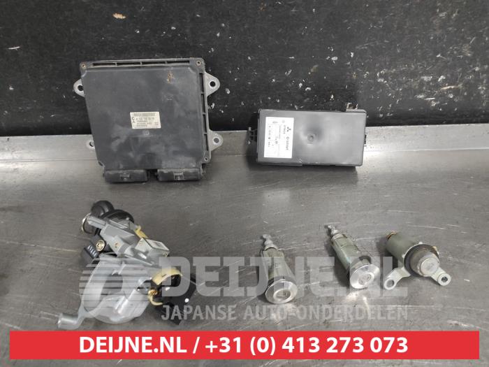 Mitsubishi Colt Set of cylinder locks (complete) O723505