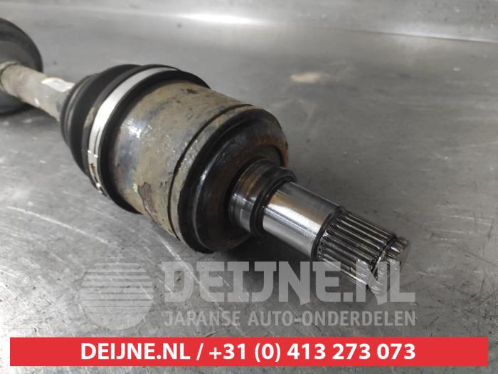 Ssang Yong Korando Aandrijfas links-voor O723557