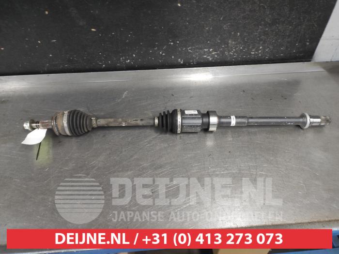 Gebruikte Aandrijfas rechts-voor Mazda CX-3 (DJ/DK) 2.0 SkyActiv-G 120 Prijs op aanvraag aangeboden door V.Deijne Jap.Auto-onderdelen BV