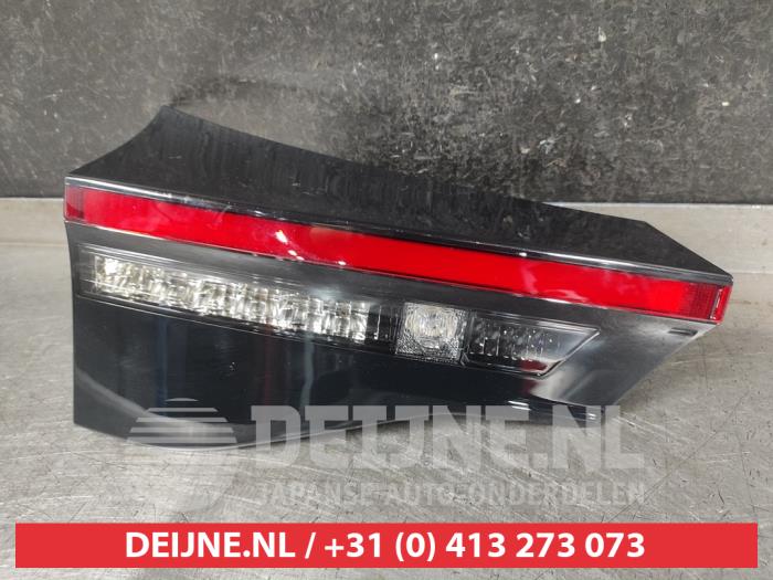 Toyota Yaris Cross Heckklappenreflektor links O723812
