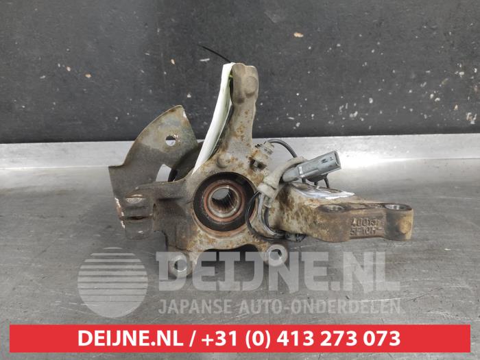 Nissan Micra Fusee links-voor O724036