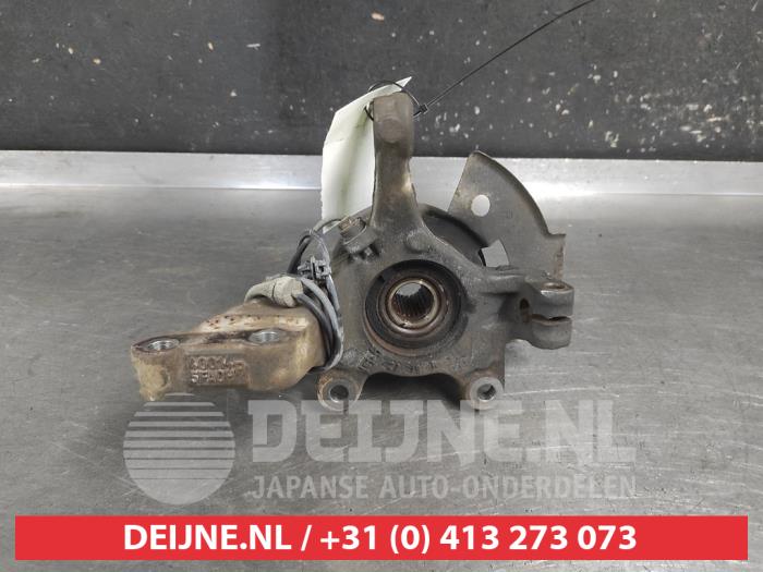 Nissan Micra Fusee rechts-voor O724037