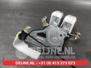 Suzuki Swift Tailgate lock mechanism O724254 photo 2