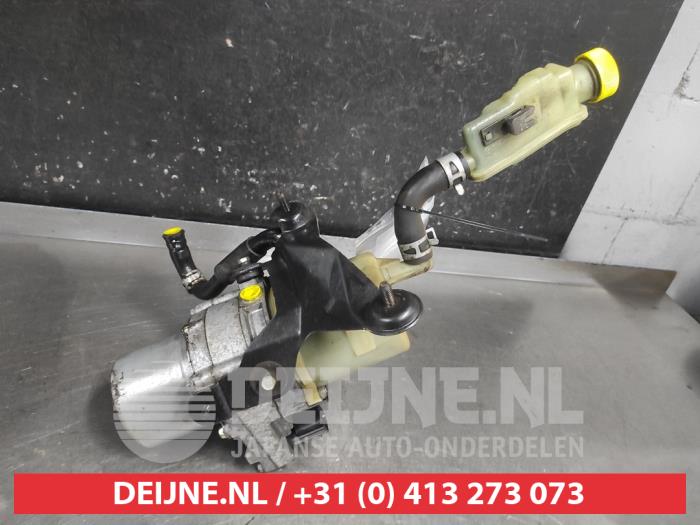 Gebruikte Pomp Servo Mazda 5 (CWA9) 2.0i 16V Prijs op aanvraag aangeboden door V.Deijne Jap.Auto-onderdelen BV