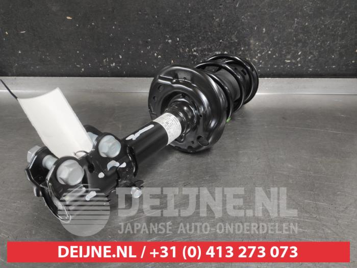 Toyota Yaris Cross Stoßdämpferstrebe links vorne O724421