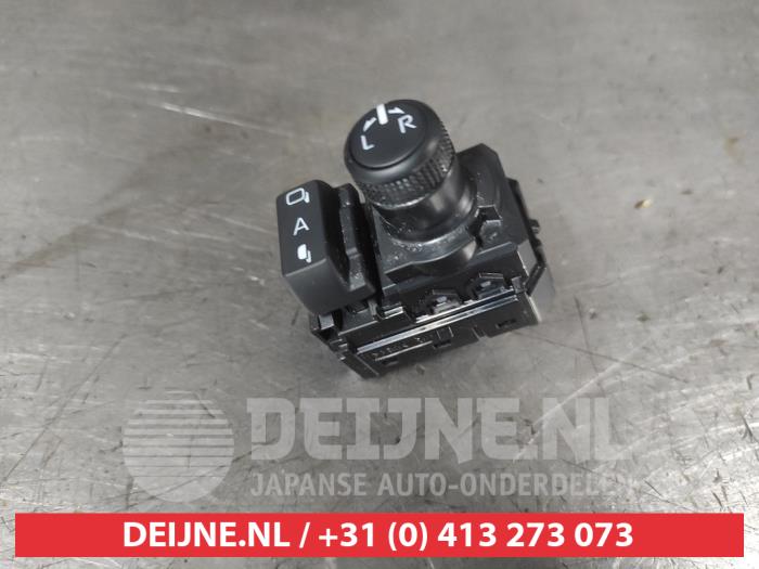 Toyota Yaris Cross Spiegel Schalter O724442