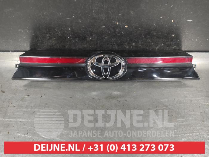 Toyota Yaris Cross Reflektor Zierblech hinten O724453