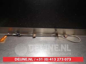 Gebruikte Handrem Kabel Honda Civic (FK/FN) 1.8i VTEC 16V Prijs € 20,00 Margeregeling aangeboden door V.Deijne Jap.Auto-onderdelen BV