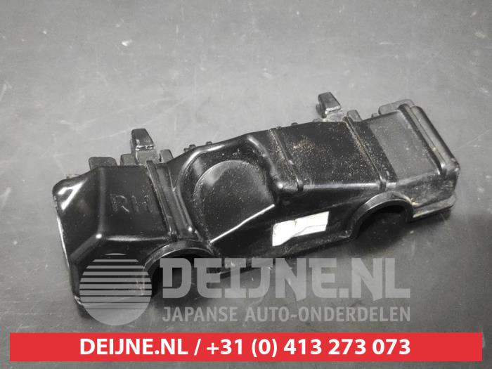 Hyundai I20 Front bumper bracket, right O724545