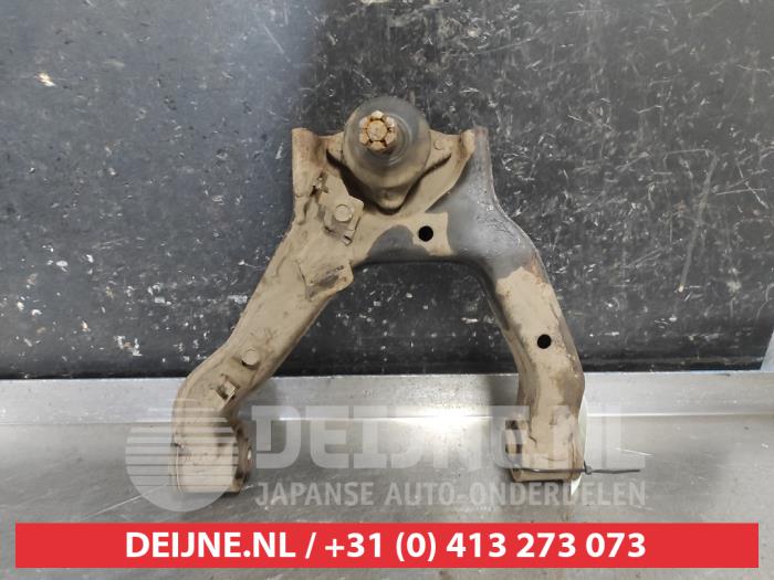 Mitsubishi Pajero Querlenker oben links vorne O724697
