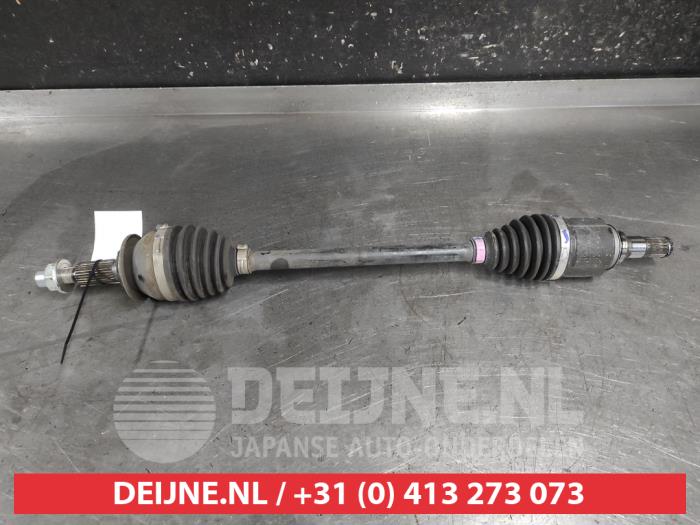 Suzuki Swift Aandrijfas links-voor O724793