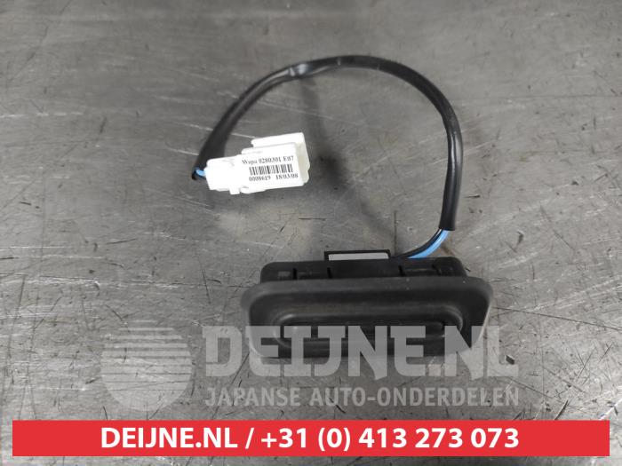 Mitsubishi Colt Tailgate switch O724948